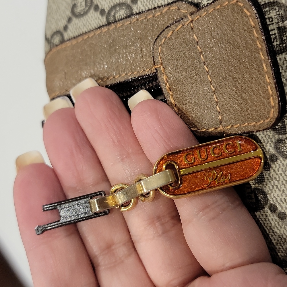 Authentic Gucci plus travel bag - Picture 10 of 14